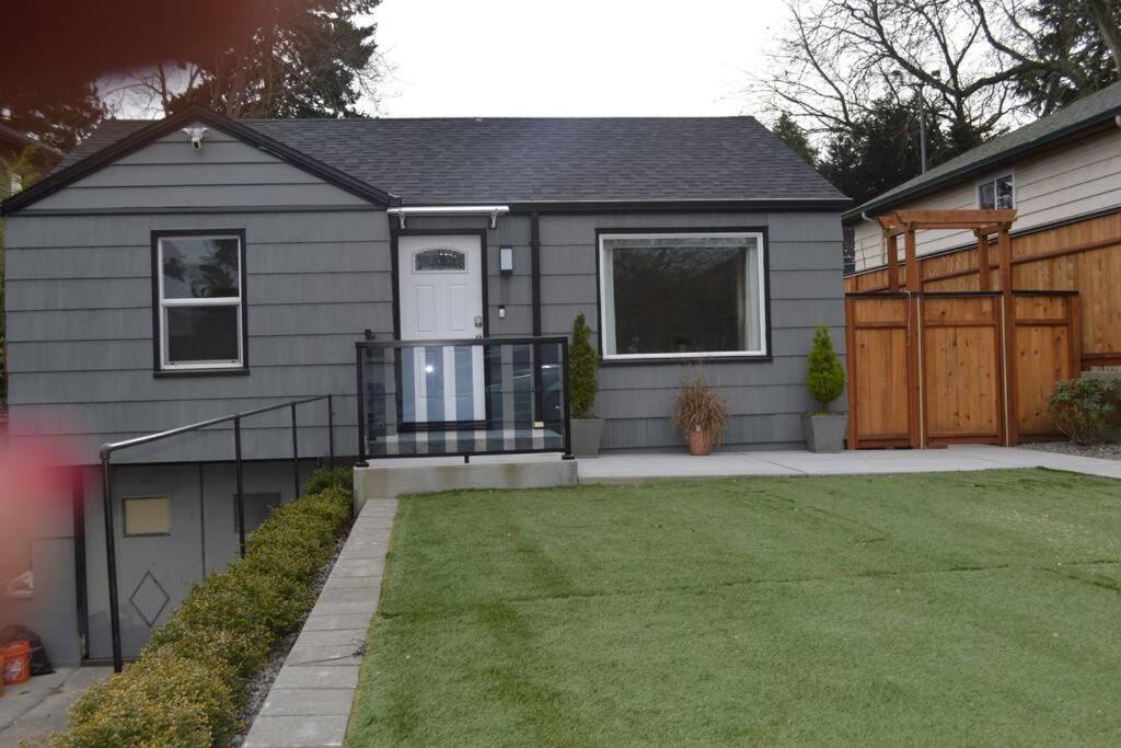 Cozy Crown Hill Carkeek Cottage W/3 Beds, Full Kitchen & Backyard In North Сиатъл Екстериор снимка