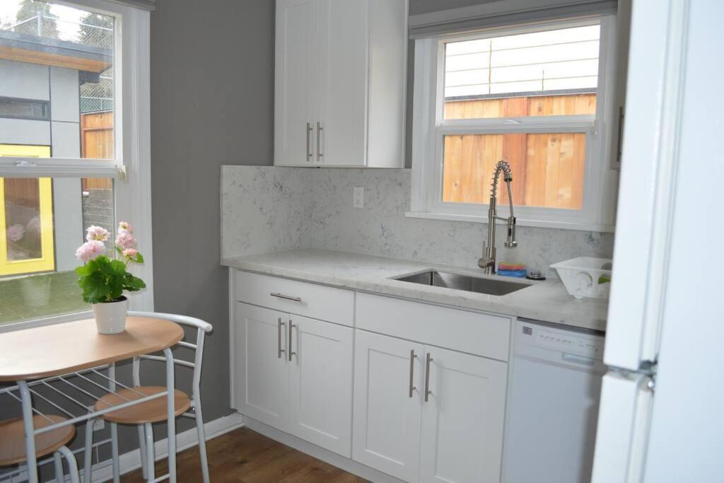 Cozy Crown Hill Carkeek Cottage W/3 Beds, Full Kitchen & Backyard In North Сиатъл Екстериор снимка